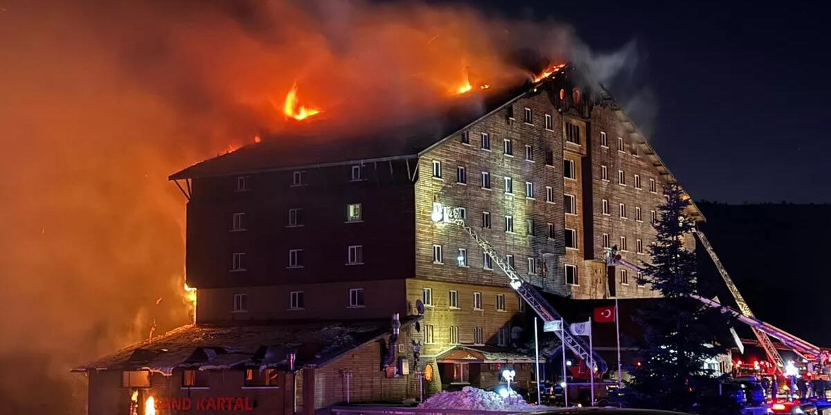 Les images de l'incendie meurtrier dans une station de ski en Turquie 