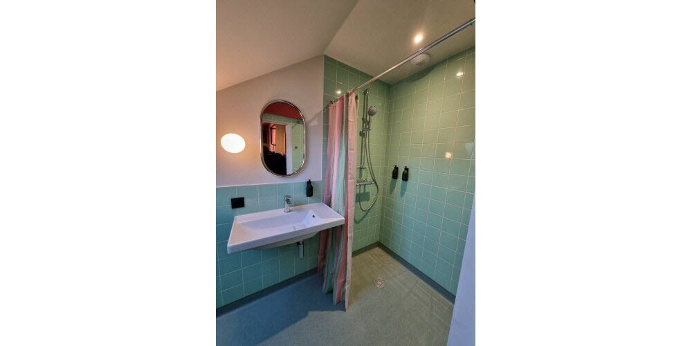 salle-de-bains-pour-les-chambres-privatives-photo-nicolas-durdilly-1762971797