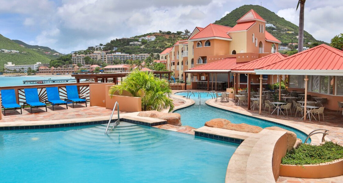 Sint-Maarten : un hôtel sous le feu des critiques après une vague de cambriolages Christophe VERGER avec Sint-Maarten News mercredi 3 décembre 2025 Réduire la taille du texte Agrandir la taille du texte Imprimer Envoyer à un ami Share in Whatsapp Partager