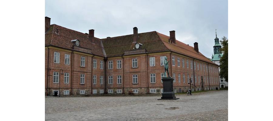 Gjør kaserna i Gamlebyen om til et «all inclusive»-hotell