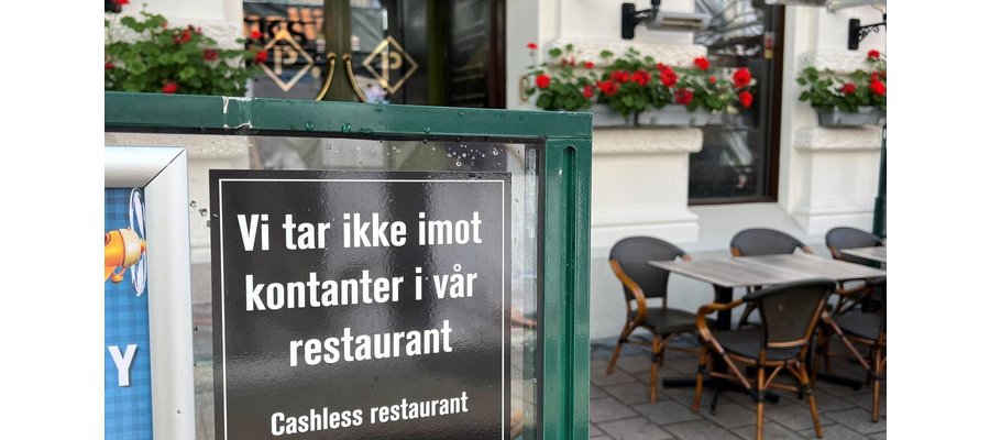 Restauranter vil ikke ha kontanter – nå kan reglene bli skjerpet