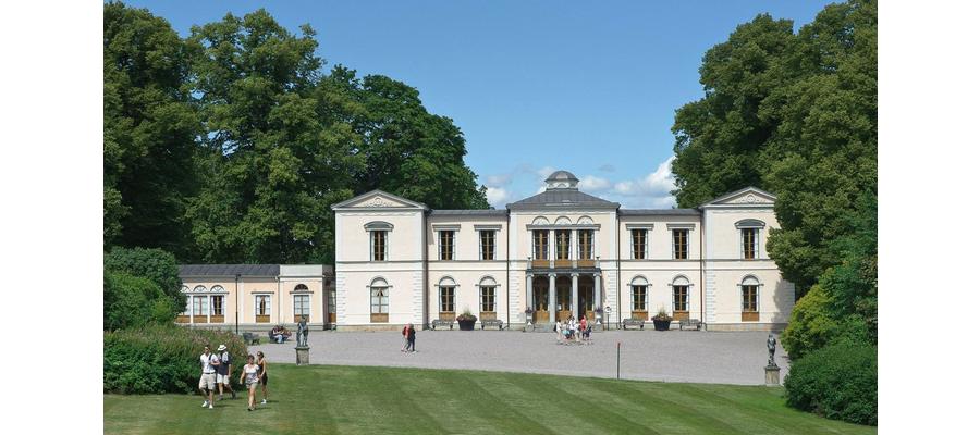 Svenskekungen stenger flere slott