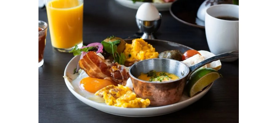 Dagens viktigste måltid for mange – ofte et tapsprosjekt for hotellene