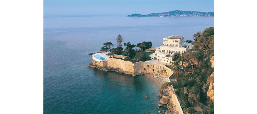 La famille Arnault s’offre l’Hôtel Cap Estel dans une opération off-market