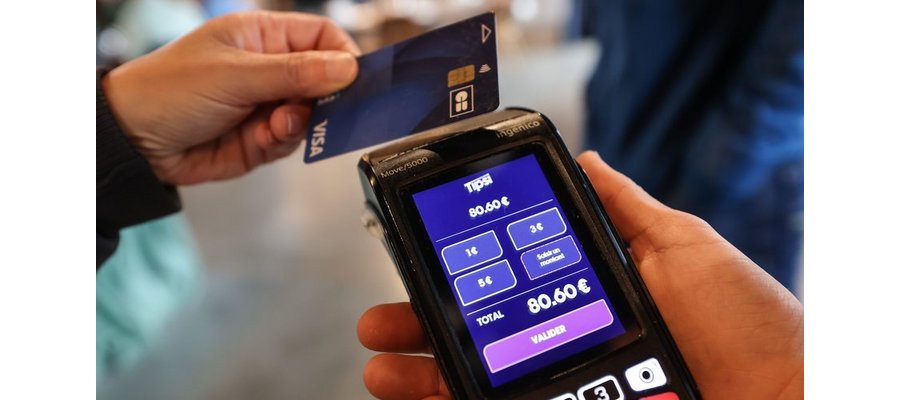 Plus d’impôts sur les pourboires : les députés votent leur défiscalisation dans l’hôtellerie-restauration jusqu’en 2028