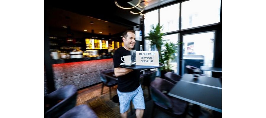 « De plus en plus intenable » : pourquoi les restaurateurs et hôteliers peinent à recruter malgré un afflux record de touristes sur la Côte d’Azur