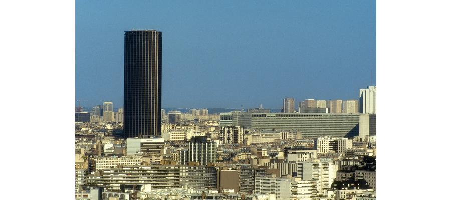 Elle va être métamorphosée en un édifice vitré avec hôtels, commerces et services: la Tour Montparnasse sera vidée de ses occupants et fermée au public à partir du 31 mars