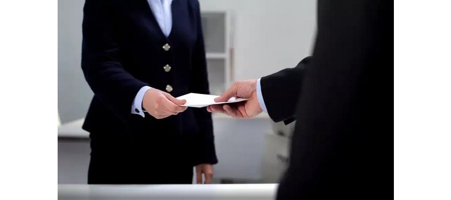 Ni l’hôtel ni le camping n’ont ce droit selon la CNIL : la règle que 90 % des vacanciers ignorent sur la copie du passeport