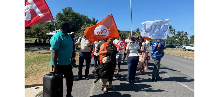 Grève à l'aéroport de Mayotte : les grévistes dénoncent des remplaçants 