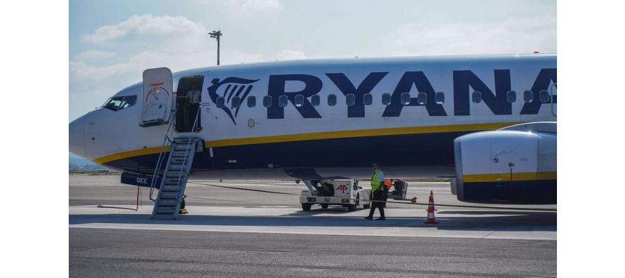Un vol Ryanair retardé de trois heures à cause d’une invasion de moustiques, tous les passagers évacués