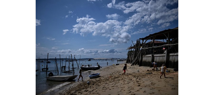Après les incendies, la Gironde tente de sauver sa saison touristique