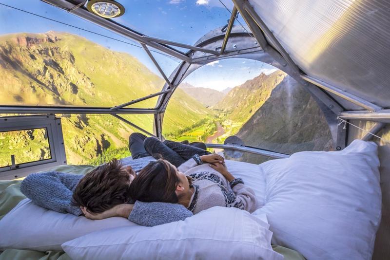 Liker du adrenalin er kanskje Skylodge Adventure Suites i Peru noe for deg. Her kan du sove i en gjennomsiktig kapsel festet til en fjellvegg. Foto: Naturavive.com / Skylodge Adventure Suites