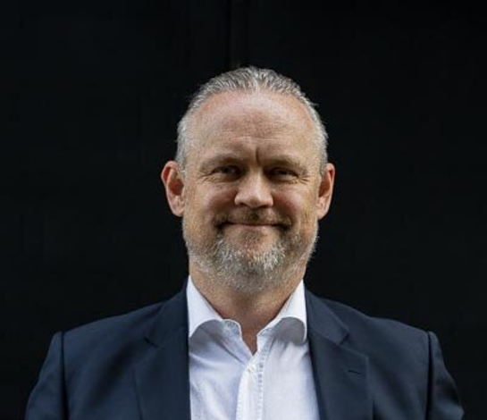 Håkon Gaarder-Larsen starter som seniorrådgiver i Hotelia
