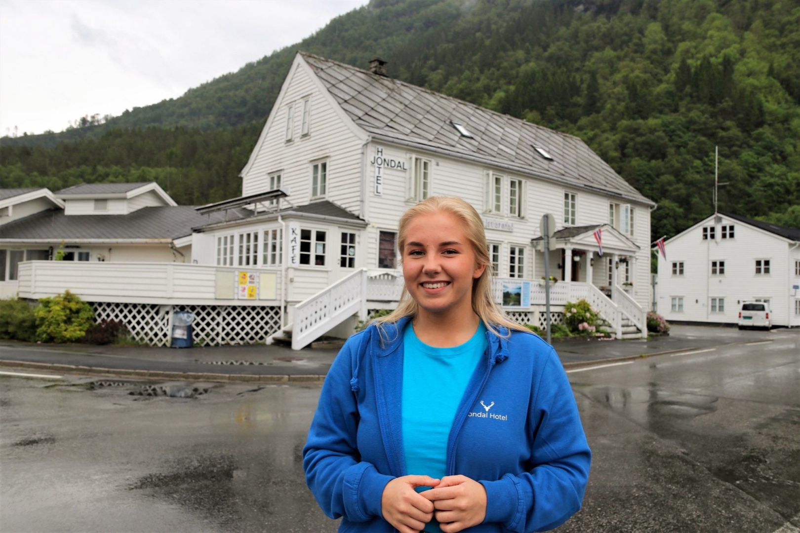 Tiril (24) er ny daglig leder på Jondal hotell: – Lærer nye ting hver dag