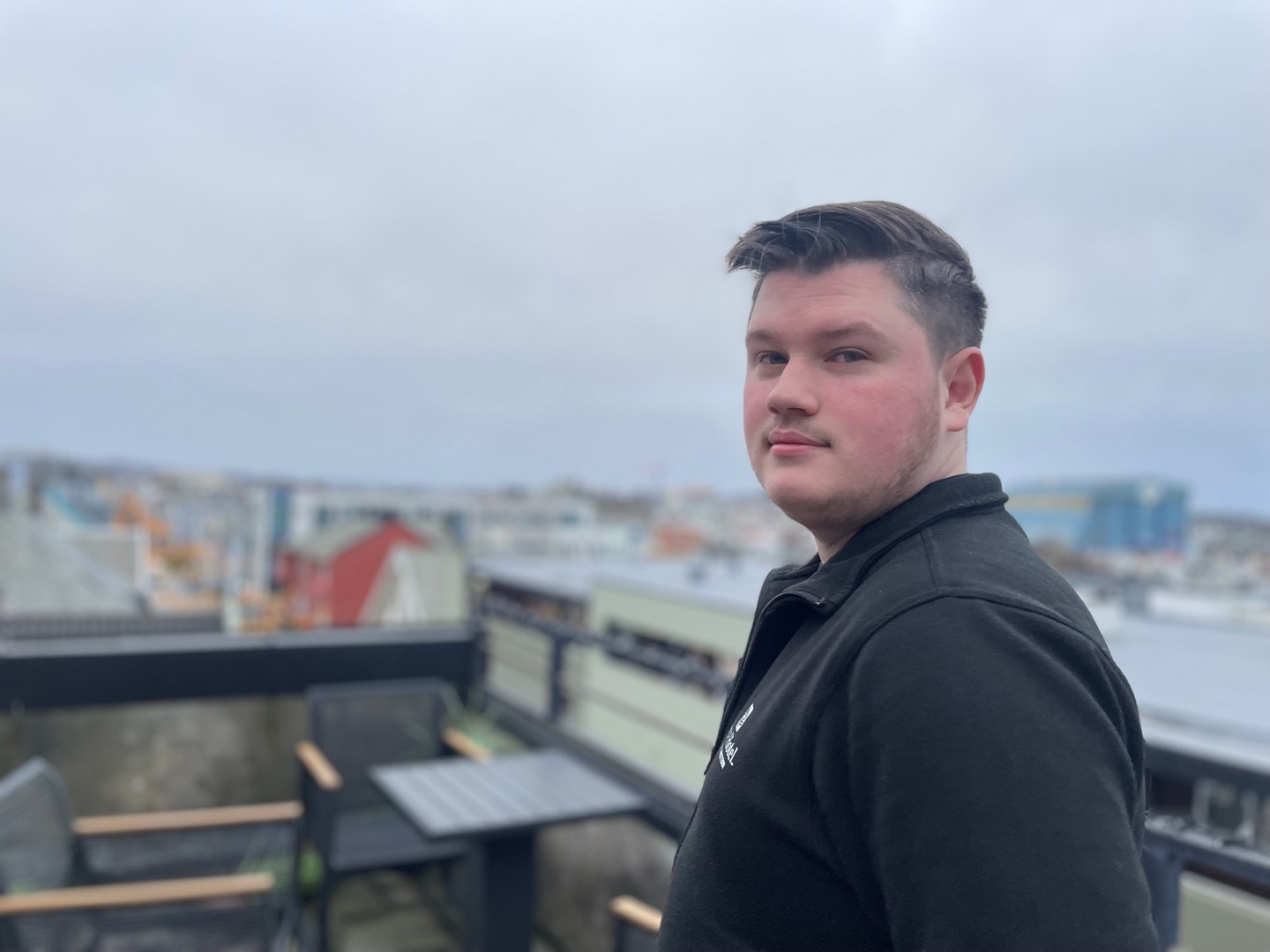 23 år gamle Daniel er hotellsjefen på det gamle hotellet