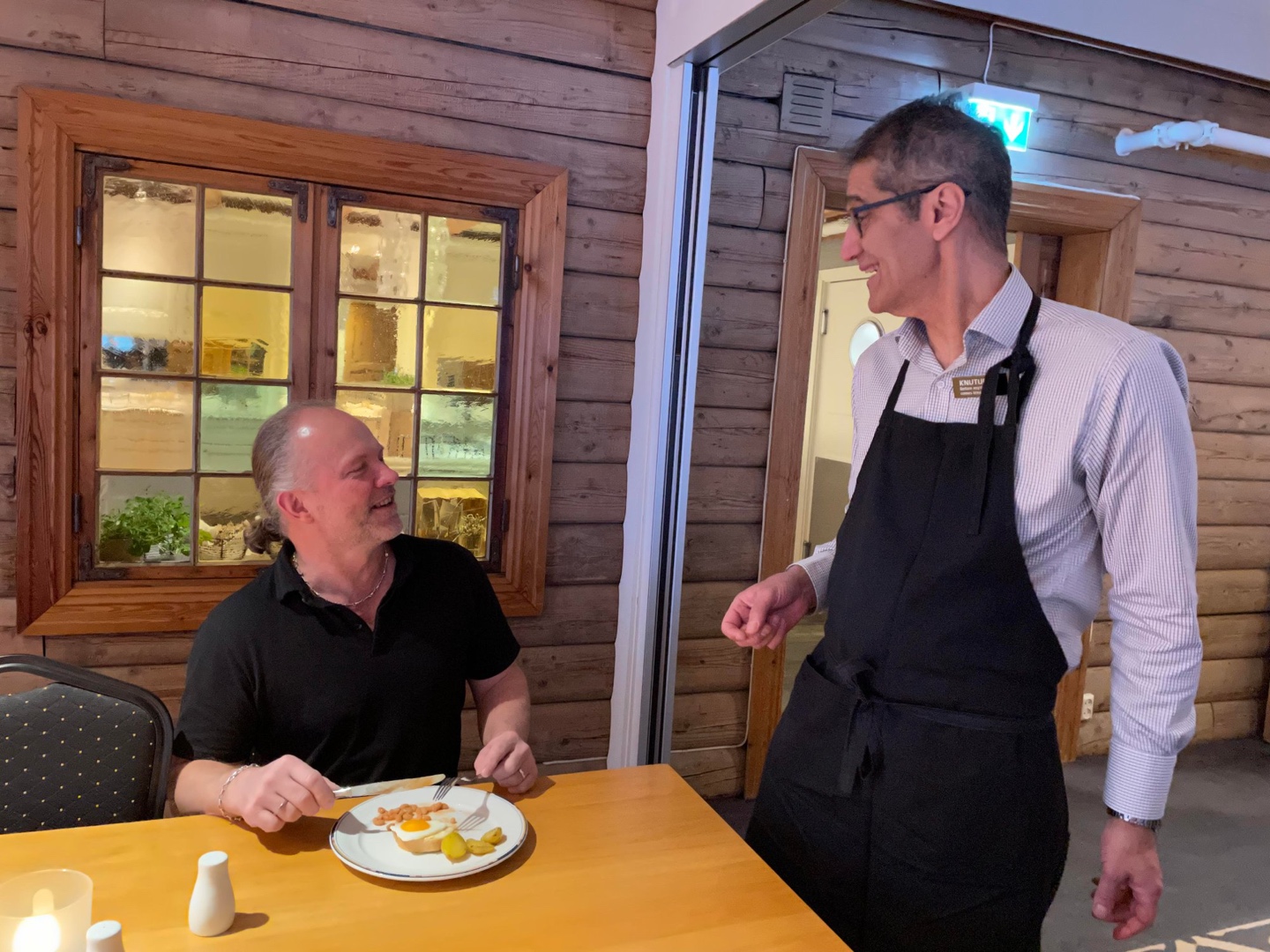 Frokostservitøren Knutur (63) ble feiret av 3.000