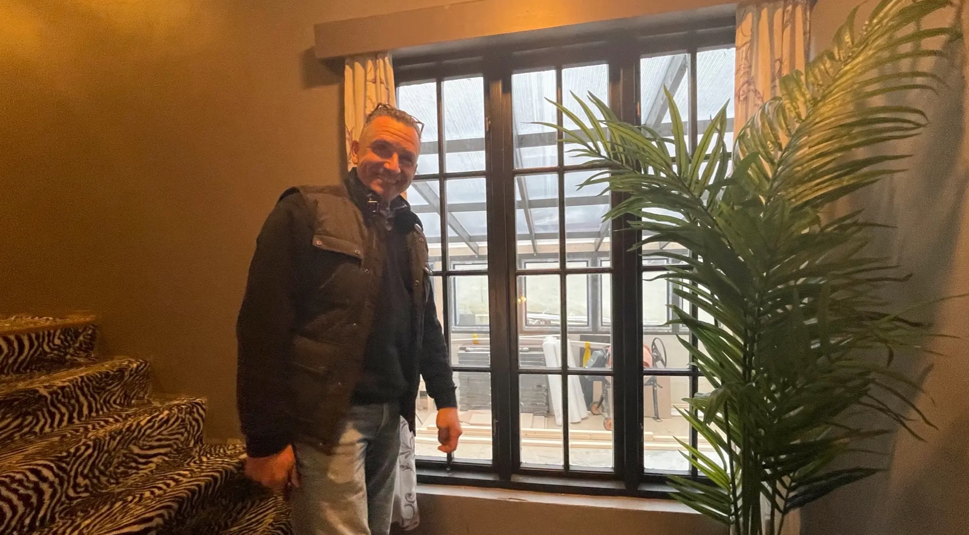 Holger på hotellet har store planar