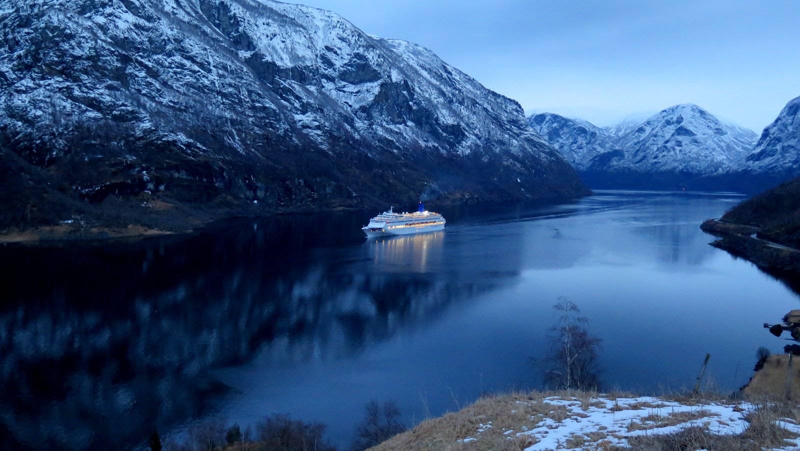 Slik skal «postkort-fjordane» overleve: Skal ta klimakutta på land
