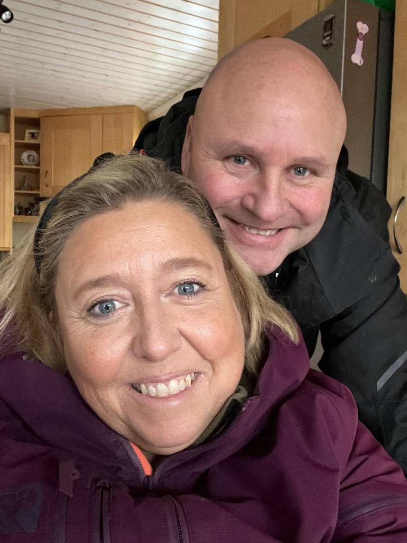 Skulle feire 30-års bryllupsdag på hotell – ble nektet dobbeltrom fordi Heidi sitter i rullestol