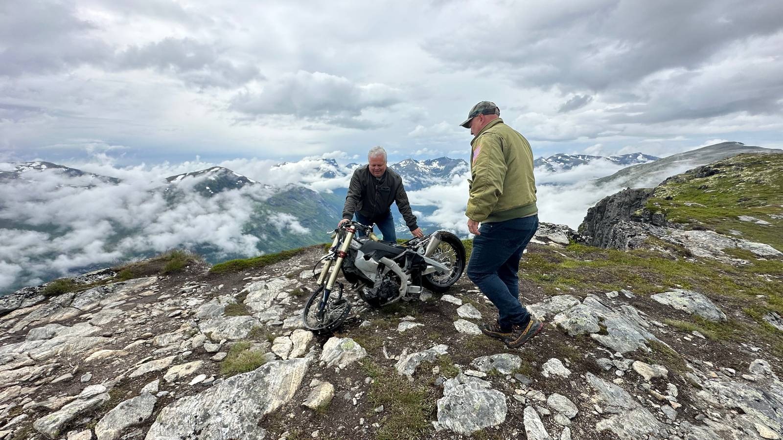 Skal lokke turistar med Tom Cruise-pølse og krasja motorsykkel