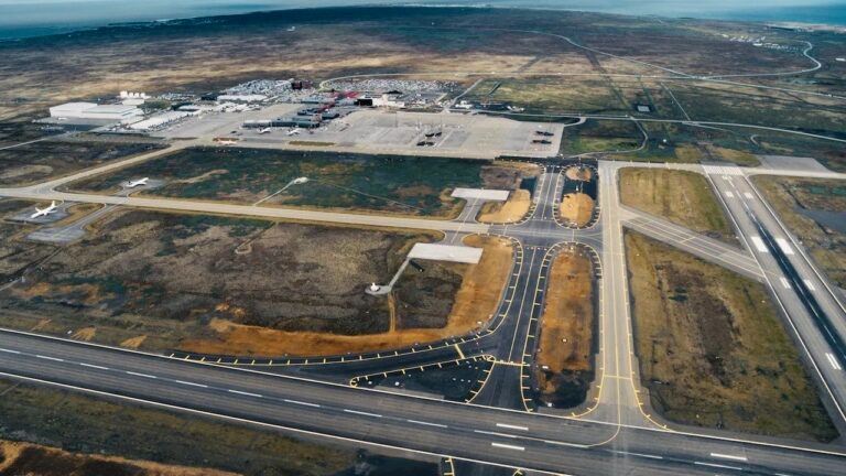 Ny taksebane er innviet på Keflavik lufthavn