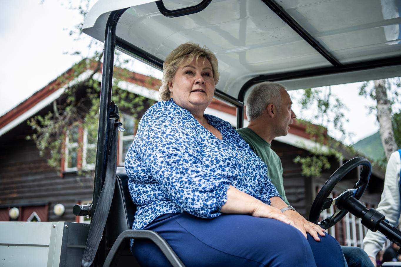 Erna Solberg positiv til turistskatt