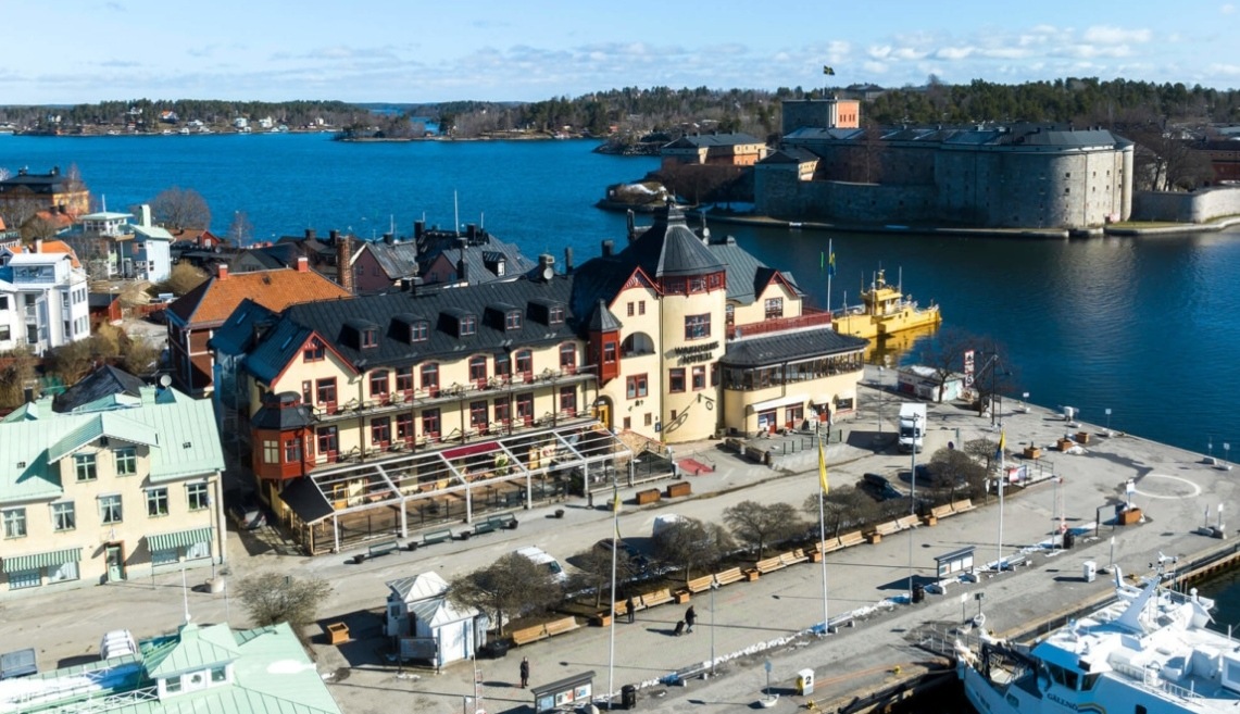 Tio dagars betänketid – nu tar duo över Waxholms Hotell
