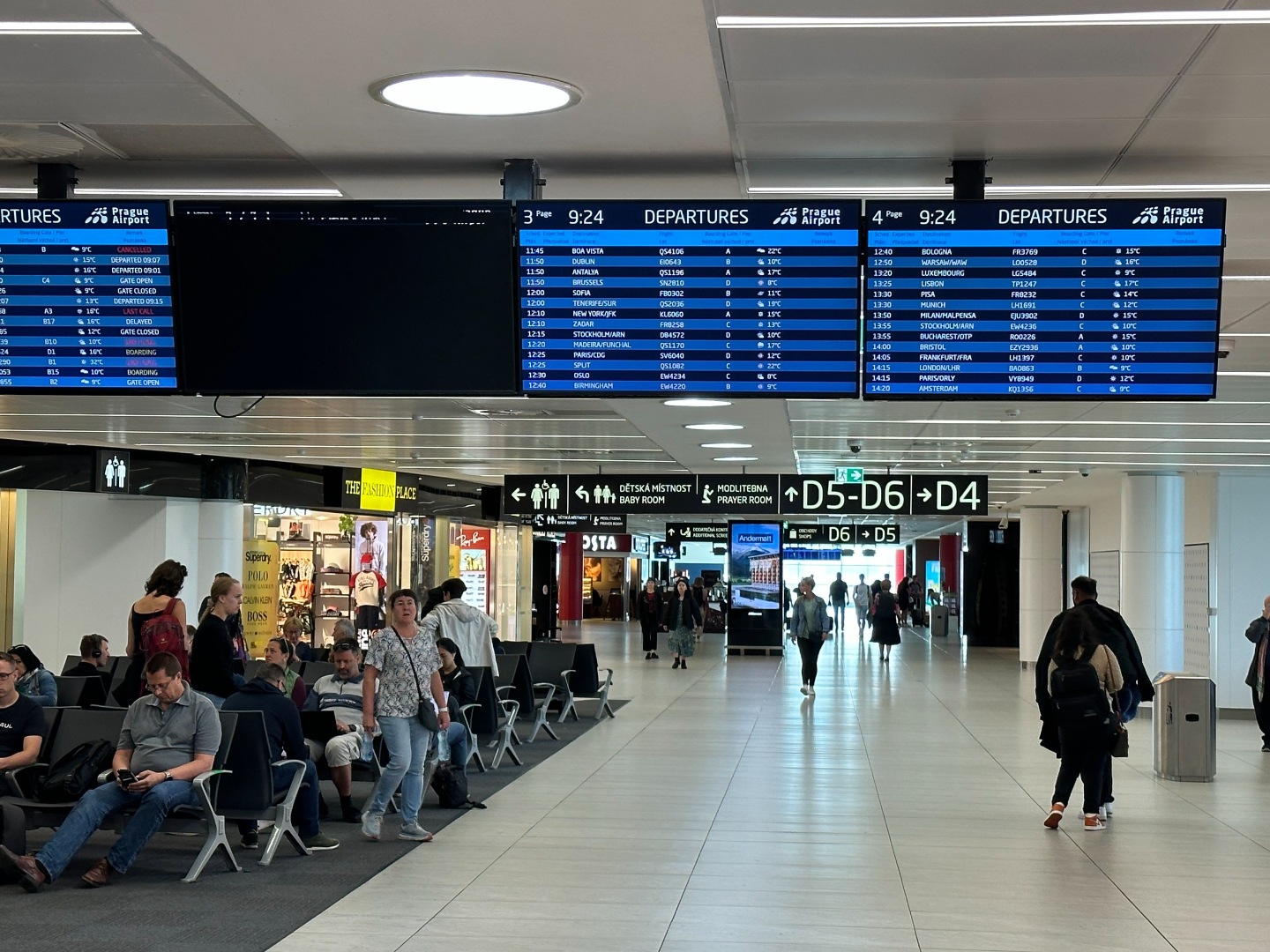Advarer mot TikTok-trender på flyplassen: – Kan koste deg hele reisen