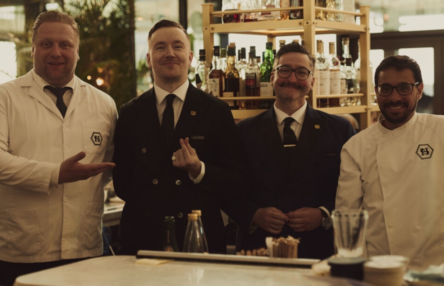 Tok over cocktailbaren på Four Seasons i Athen