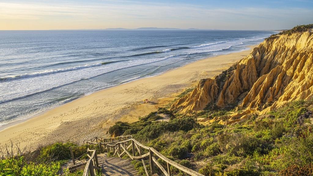 Au sud de Lisbonne, le paradis naturel cède la place aux hôtels de luxe