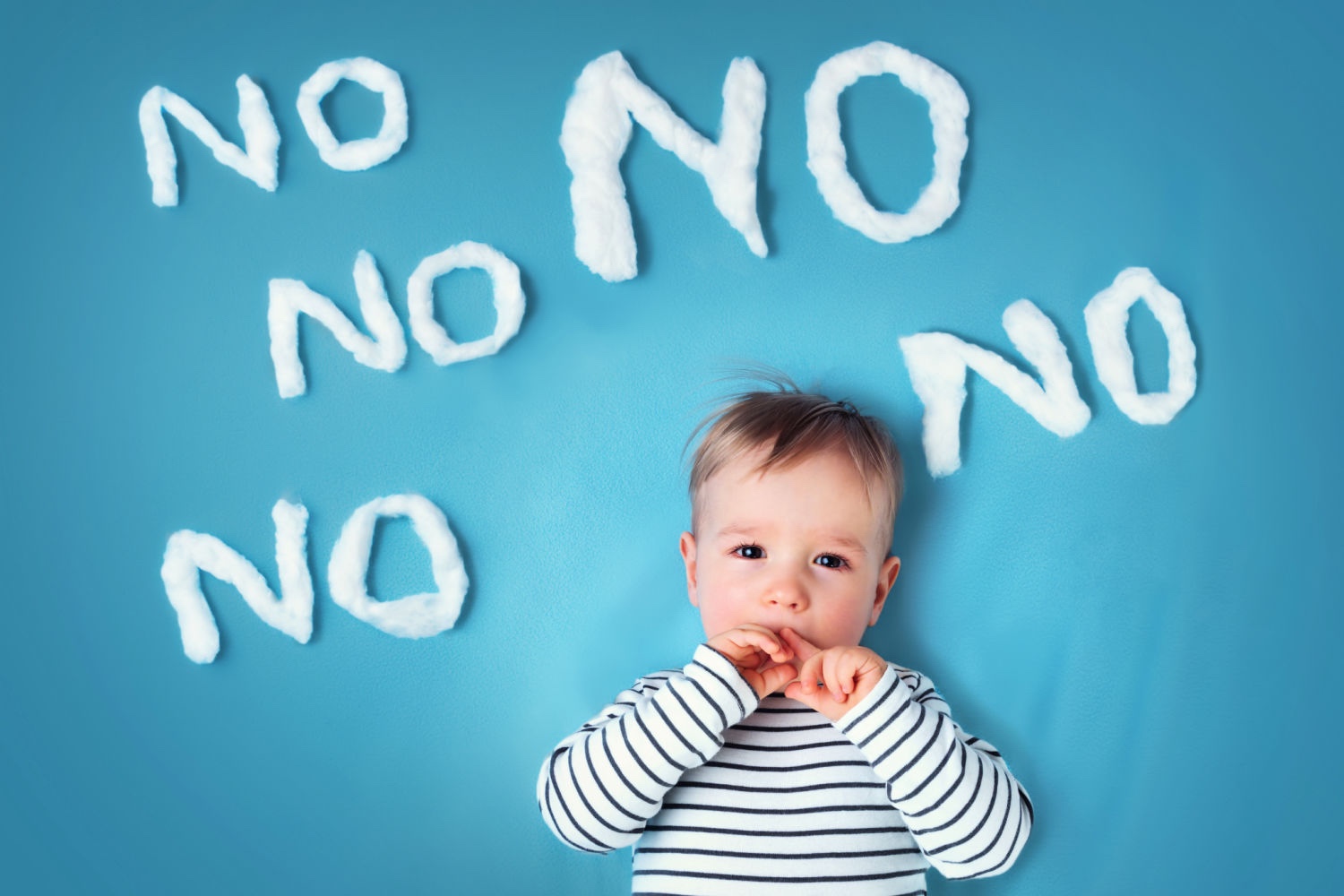 Hôtels « No Kids », vacances « Adults Only » : quels enjeux sociaux derrière l’exclusion des enfants ?