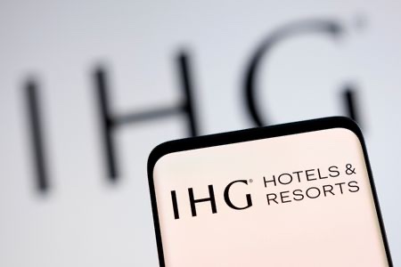IHG PRÉVOIT UN ALLÈGEMENT DES PRESSIONS ÉCONOMIQUES APRÈS UNE HAUSSE DU BÉNÉFICE AU 1ER SEMESTRE, LE TITRE MONTE