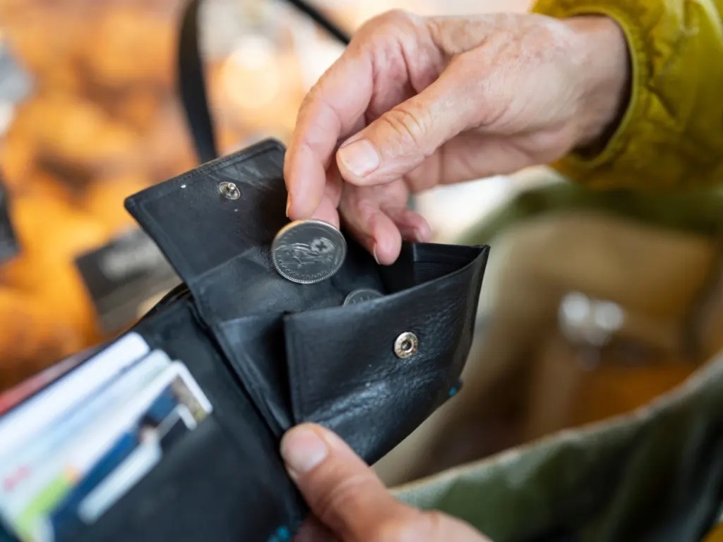 Genève rend obligatoire la possibilité de payer en espèces