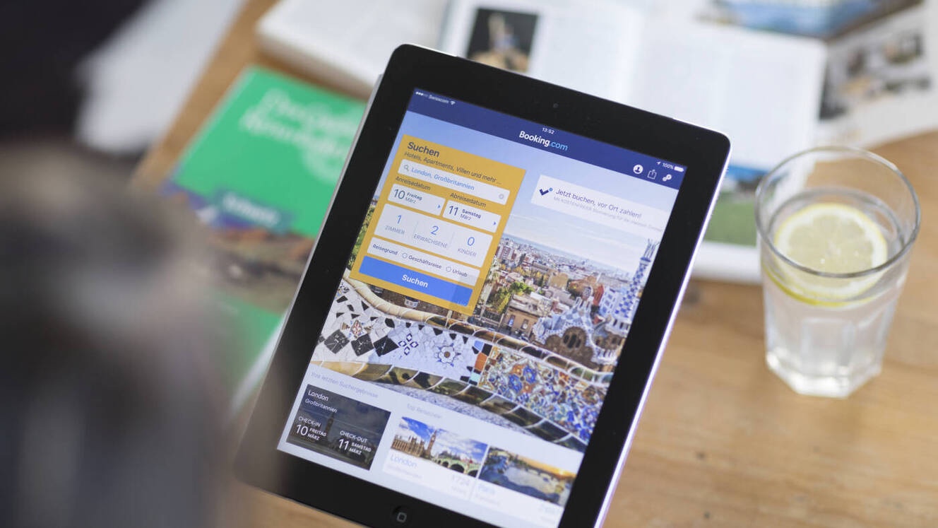 Entre les hôtels et Booking.com, c'est « je t'aime, moi non plus »