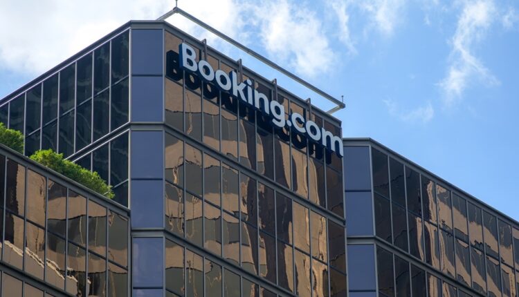 Booking.com développe des outils IA pour les hôteliers