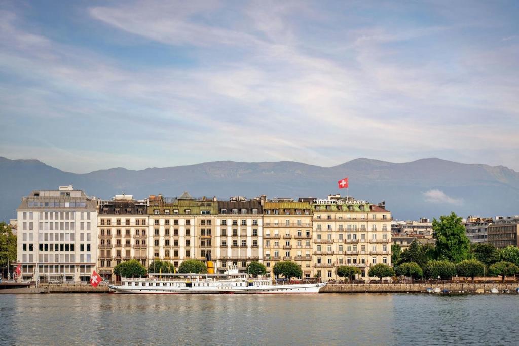 GENÈVE Entre marbre, lustres et histoire genevoise, un palace témoin de toutes les époques