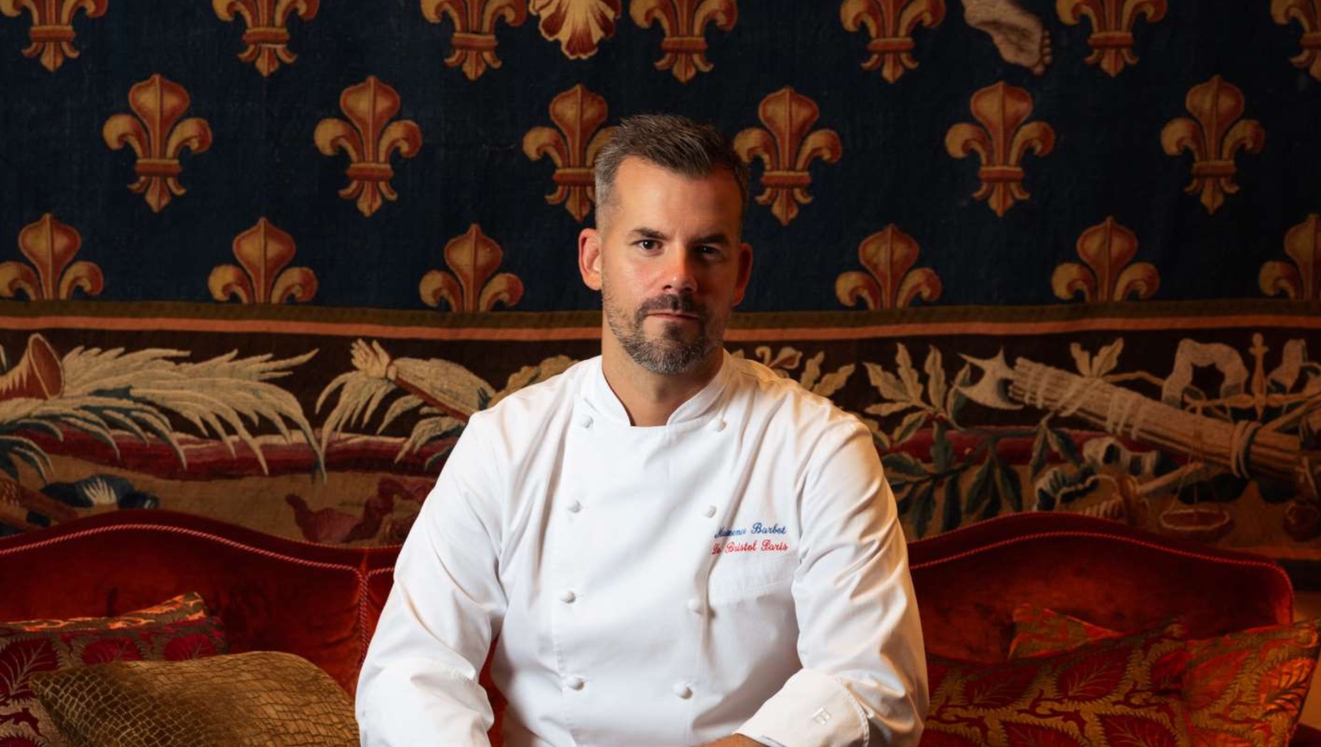 À Paris, le chef pâtissier Maxence Barbot réinvente la haute pâtisserie au Bristol
