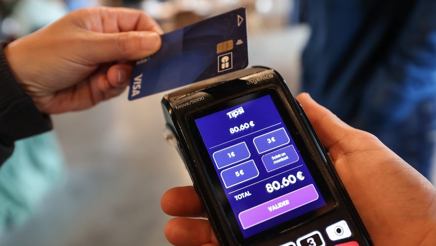 Plus d’impôts sur les pourboires : les députés votent leur défiscalisation dans l’hôtellerie-restauration jusqu’en 2028