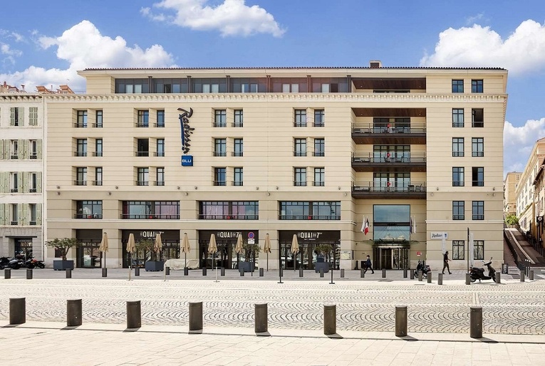 Invesco Real Estate acquiert les murs de l'hôtel Radisson Blu Vieux-Port
