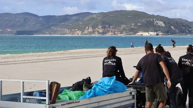 Le Tróia Design Hotel participe au nettoyage des plages de la communauté