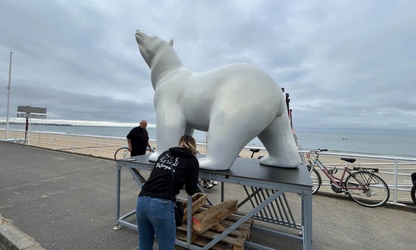 Les ours de l'artiste Michel Bassompierre s'exposent sur le littoral de Loire-Atlantique