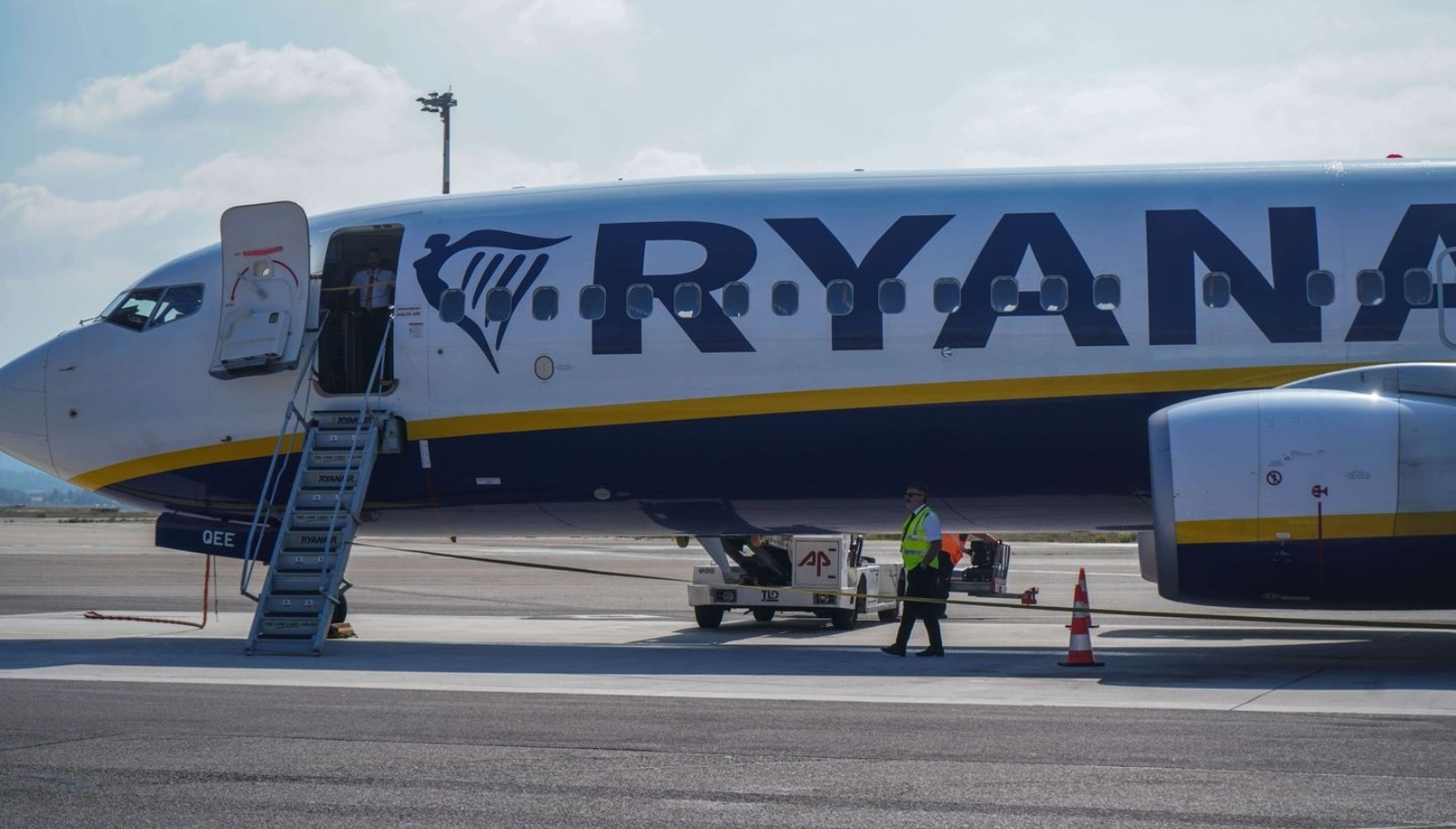 Un vol Ryanair retardé de trois heures à cause d’une invasion de moustiques, tous les passagers évacués