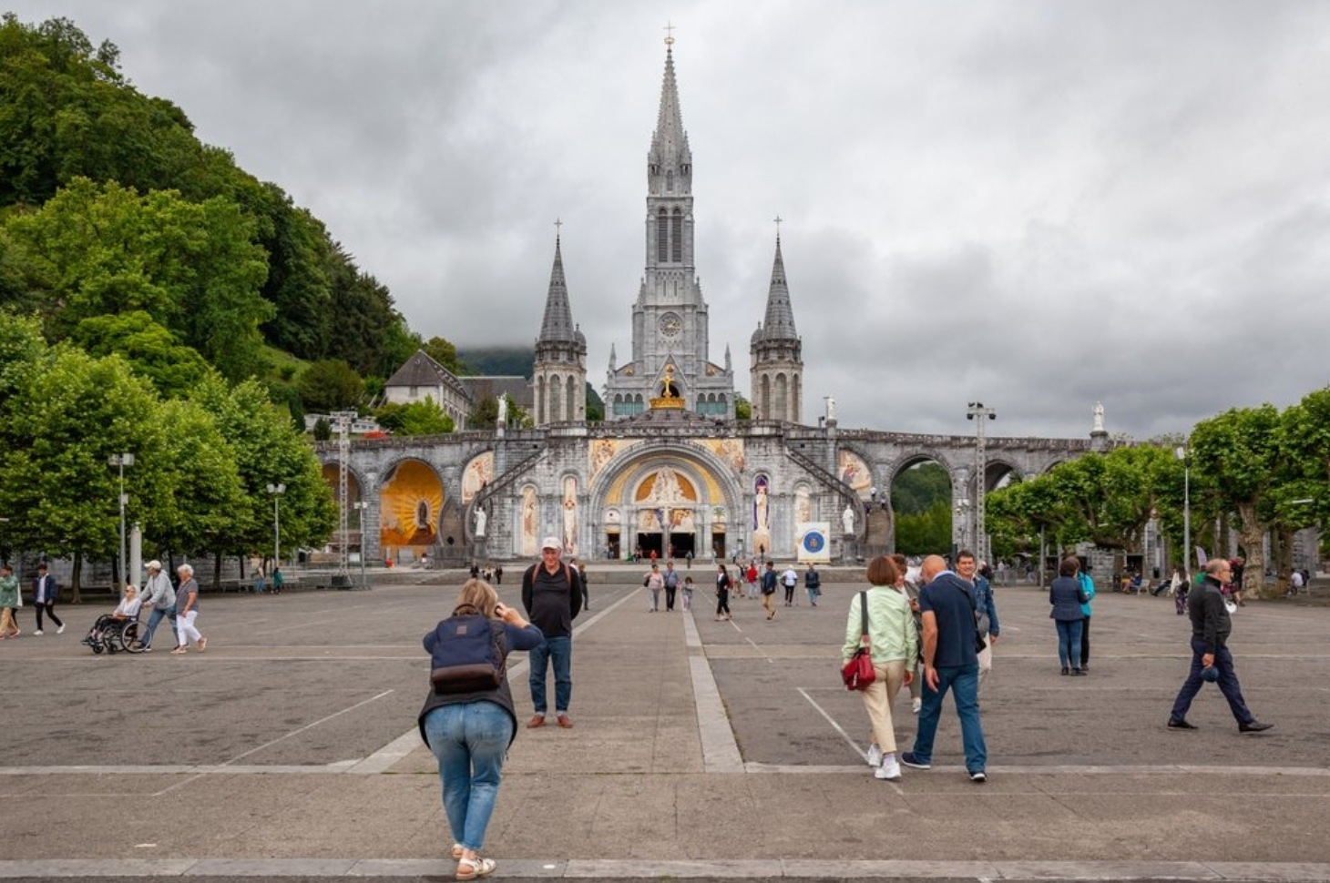 Lourdes : comment la cité mariale et hôtelière se prépare à accueillir Léon XIV