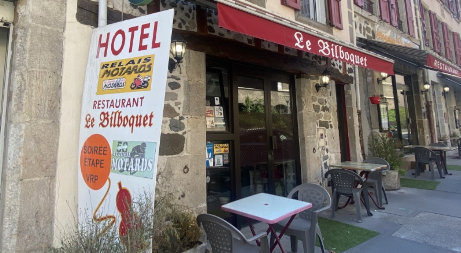 Cet hôtel-restaurant du Puy lance un appel à l'aide qui fait débat