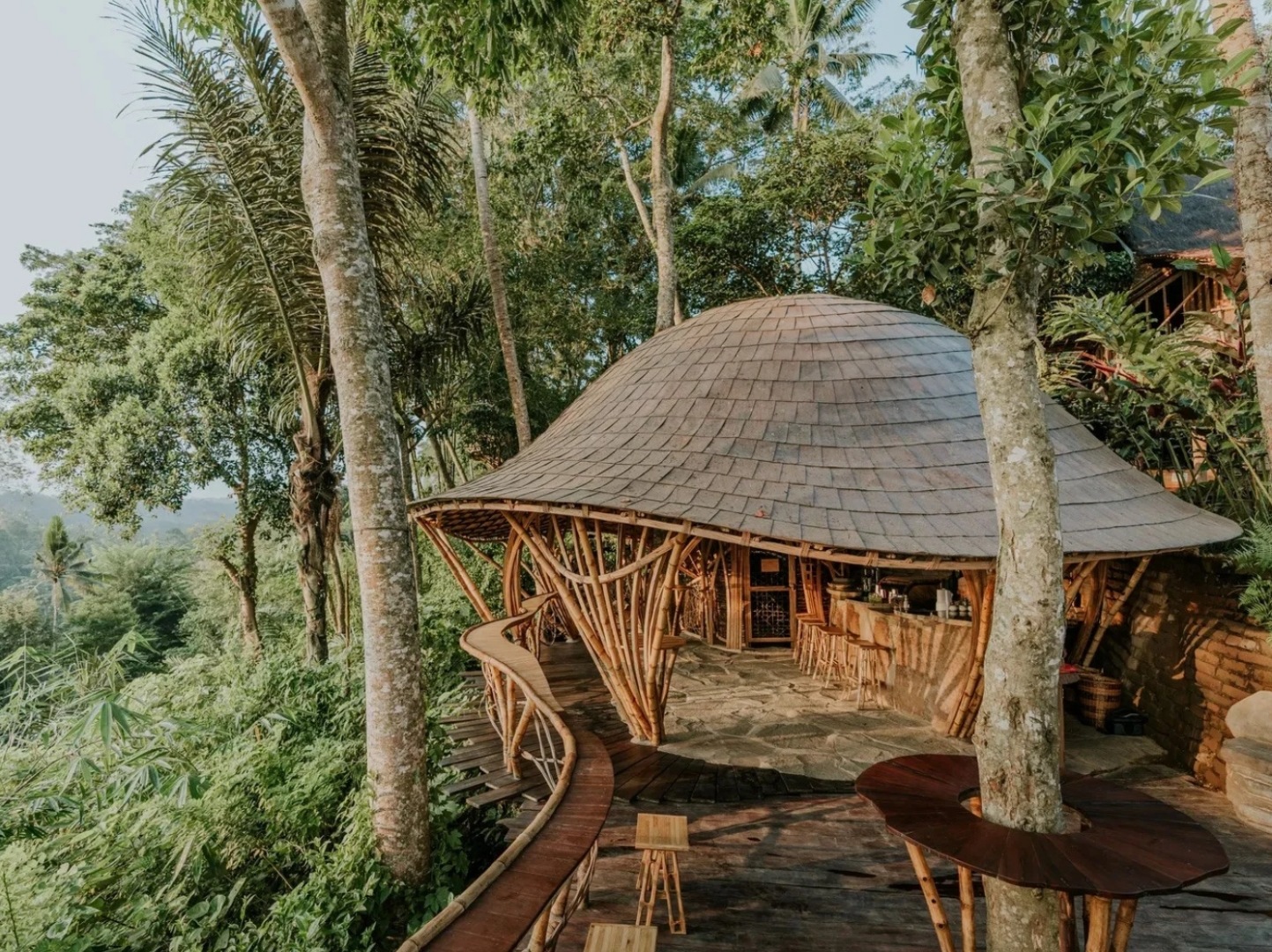 Une ode au bambou : 5 complexes hôteliers spectaculaires qui subliment l'“architecture en bambou”