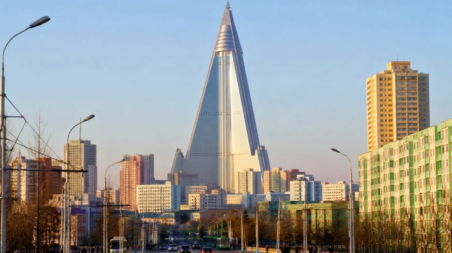 À Pyongyang, cet hôtel de 105 étages attend toujours son premier client, 39 ans après son lancement