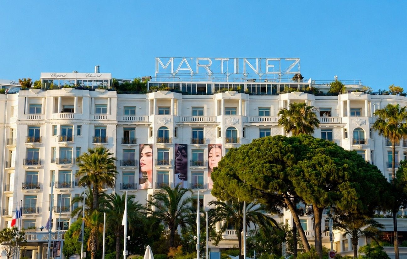 « The White Lotus » : L’hôtel Martinez de Cannes a été transformé pour accueillir le tournage de la saison 4